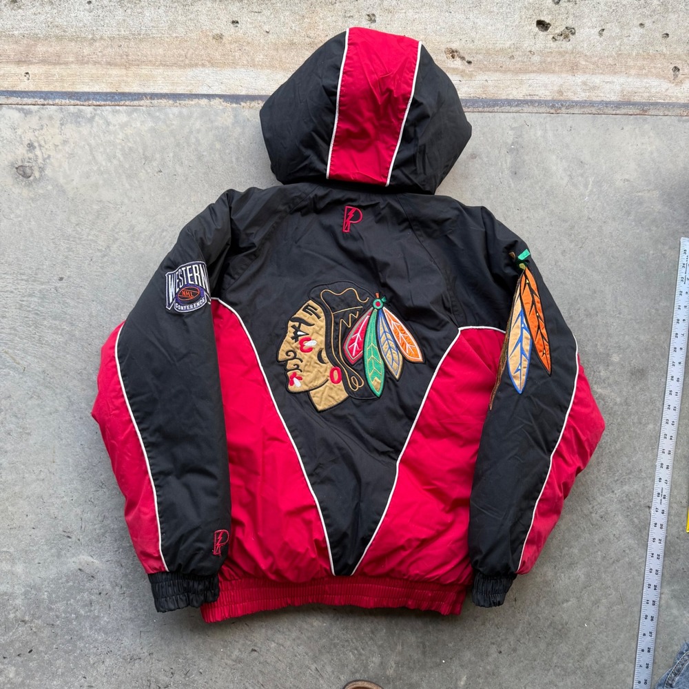 Vintage Pro Player Chicago Blackhawks NHL Puffer Jacket Hooded Red Black Mens M - Picture 2 of 6